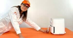 Elisa pronta per provare la friggitrice ad aria Xiaomi